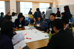 社会人講師を交えたワークショップの様子