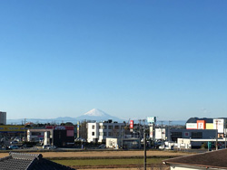 館山ミナトバラックスからの眺め 晴れた日には海越しに富士山を望むことができる
