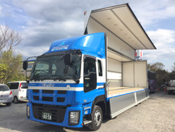 旅客から大型貨物まで幅広い運送事業を行なっている